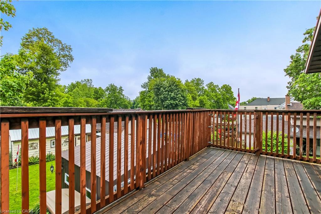 164 Head Street N Property Photo 15
