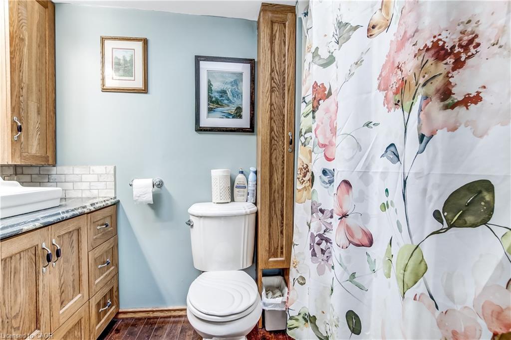 164 Head Street N Property Photo 16