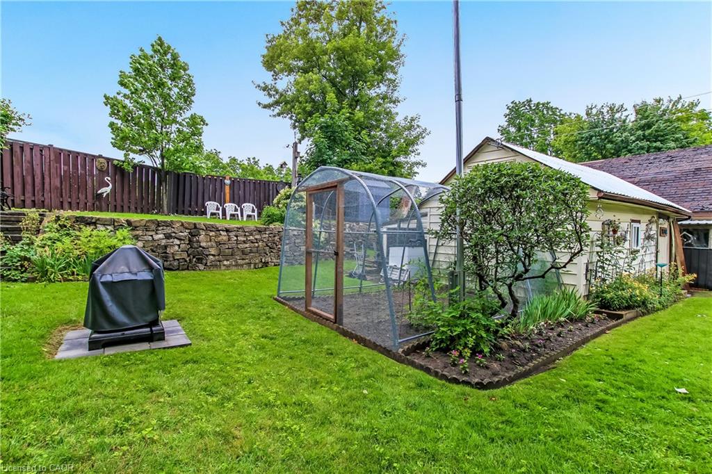 164 Head Street N Property Photo 22
