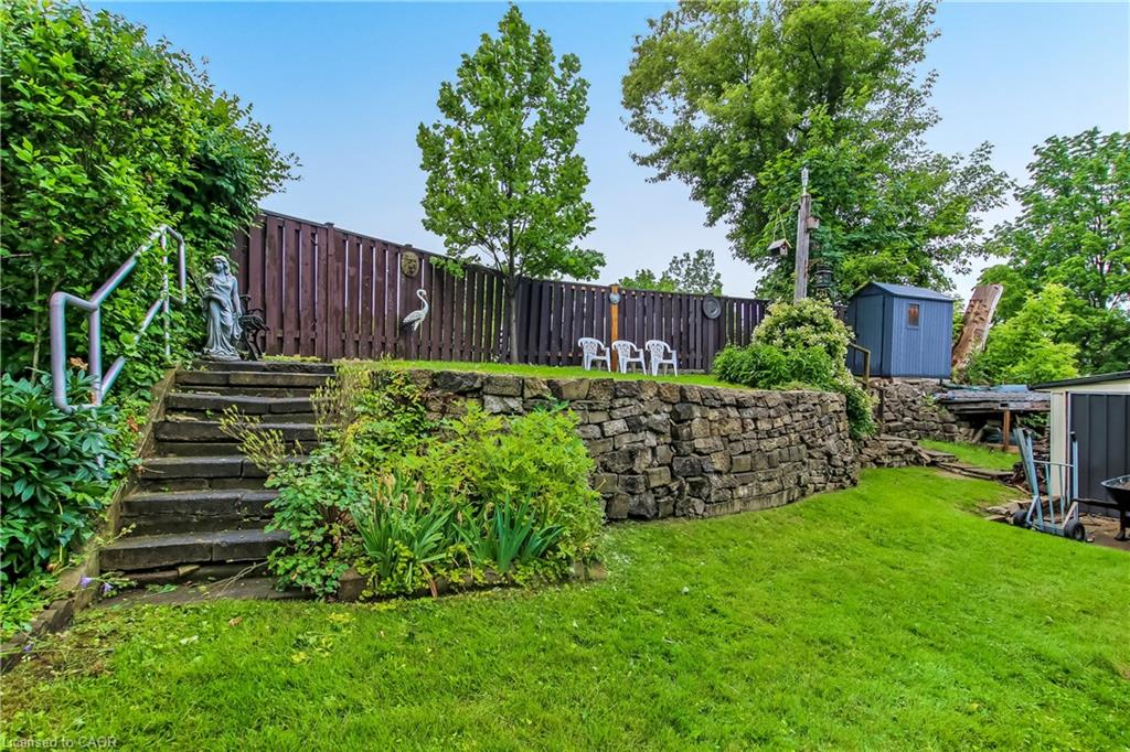 164 Head Street N Property Photo 23