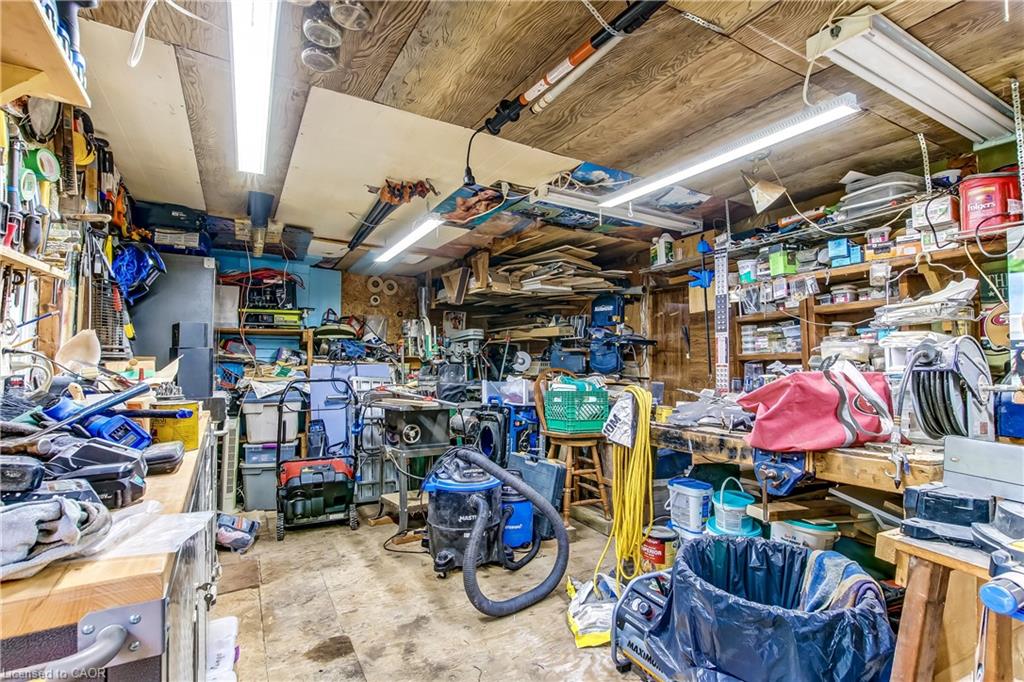164 Head Street N Property Photo 26