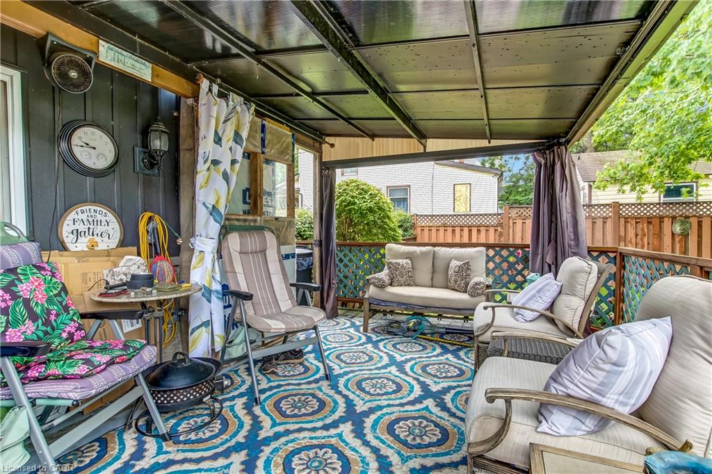164 Head Street N Property Photo 27