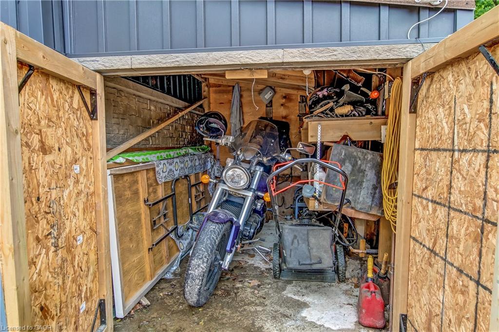 164 Head Street N Property Photo 28