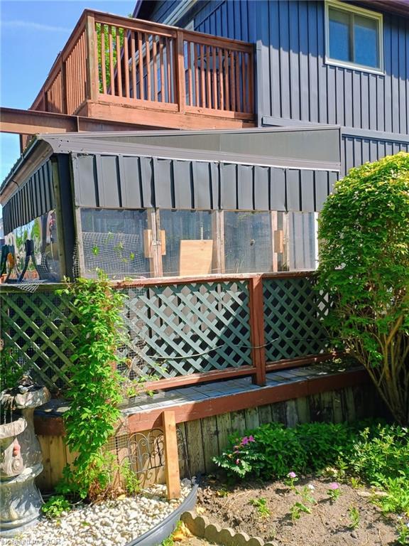 164 Head Street N Property Photo 32