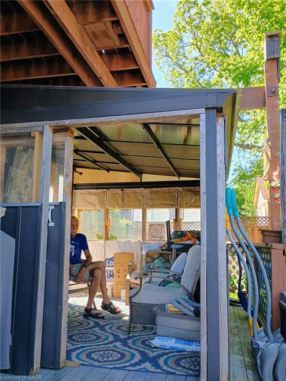 164 Head Street N Property Photo 34
