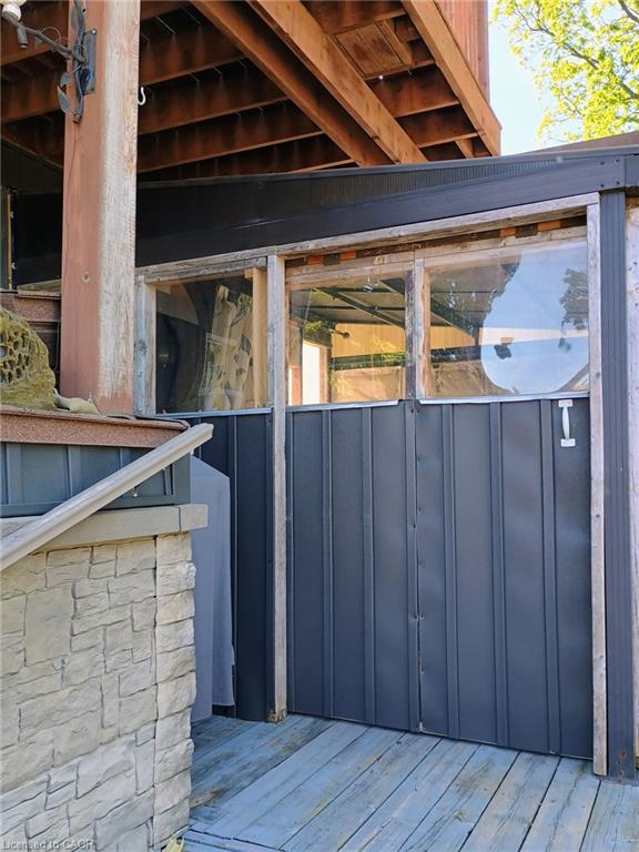 164 Head Street N Property Photo 37