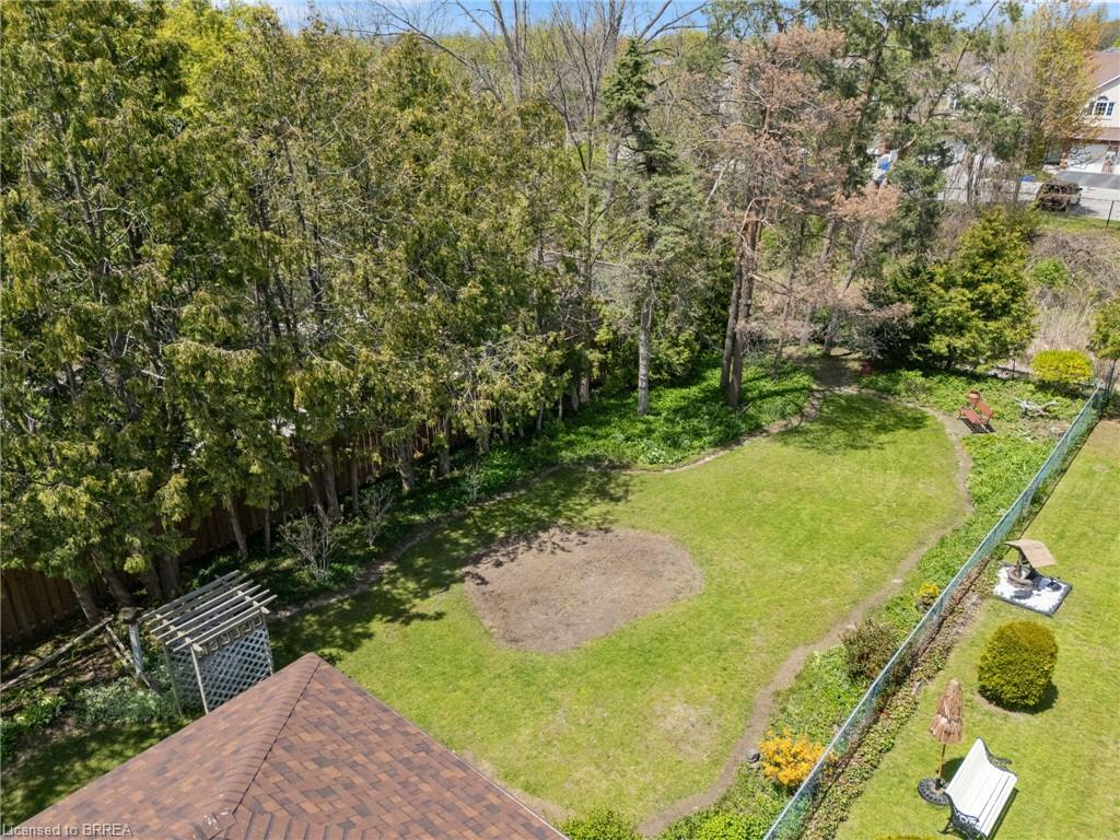 404 Grey Street Property Photo 2