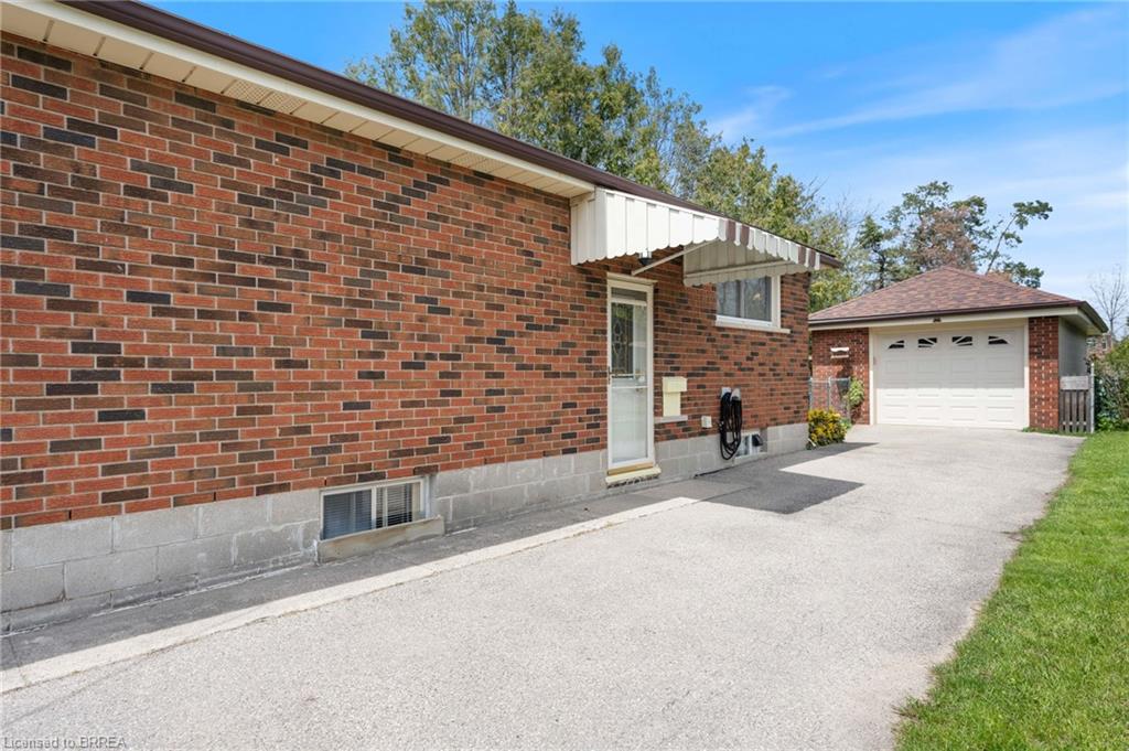 404 Grey Street Property Photo 10