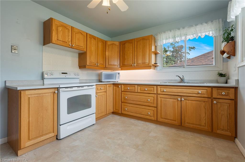 404 Grey Street Property Photo 16