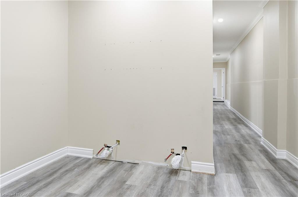 728 Main Street E Property Photo 9