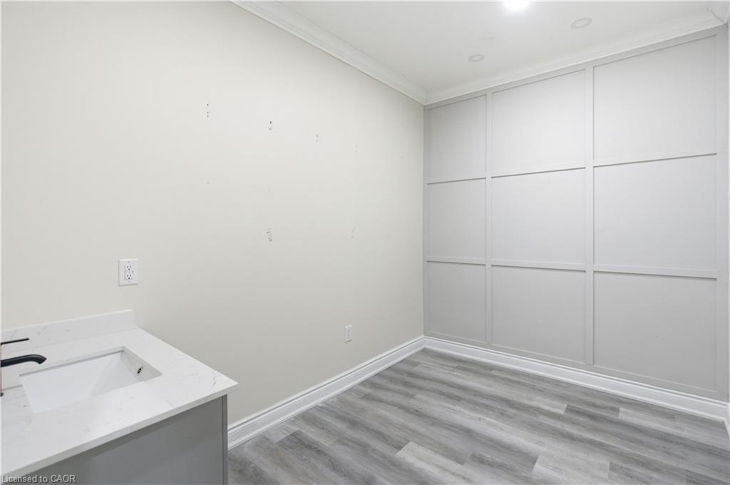 728 Main Street E Property Photo 10