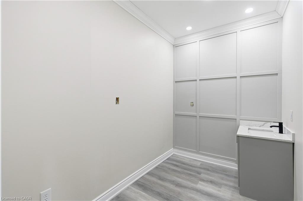 728 Main Street E Property Photo 14