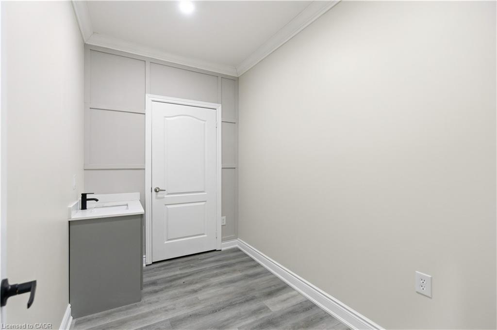 728 Main Street E Property Photo 15
