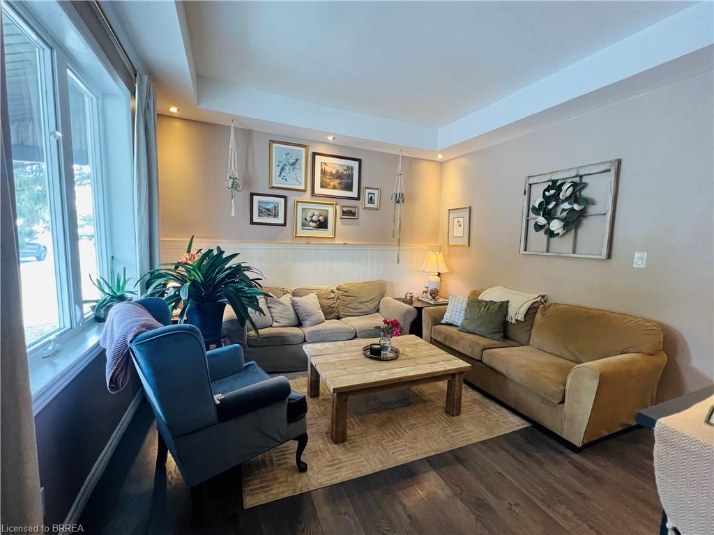 25 Huron Street Property Photo 4