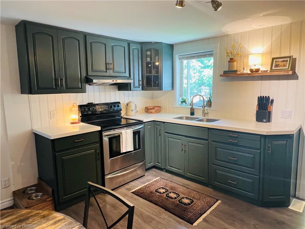 25 Huron Street Property Photo 6