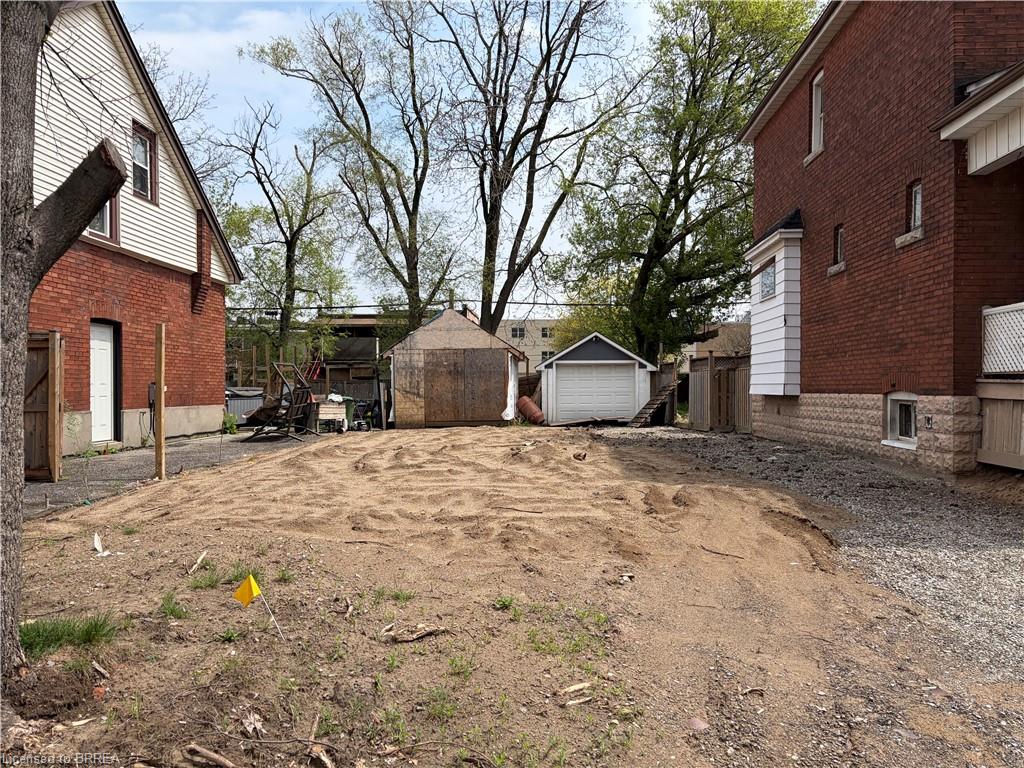 18 Tuxedo Avenue N Property Photo 2
