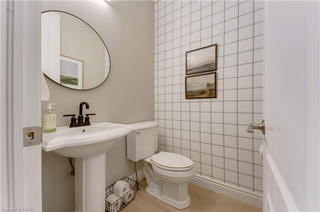 213 Edgewater Crescent Property Photo 7