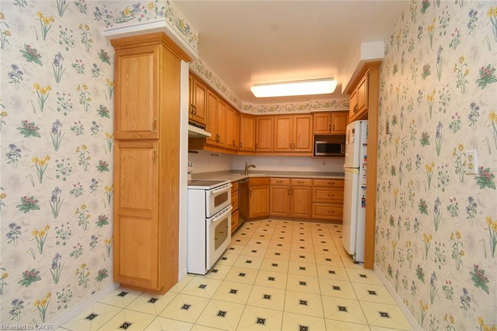 102-4165 Fieldgate Drive Property Photo 17