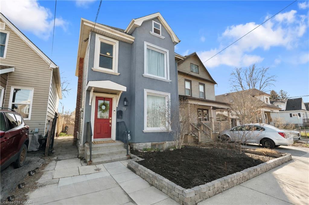 192 Wood Street E Property Photo 3