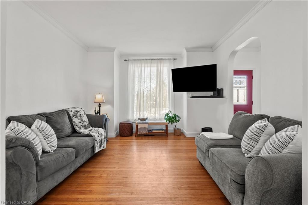 192 Wood Street E Property Photo 6