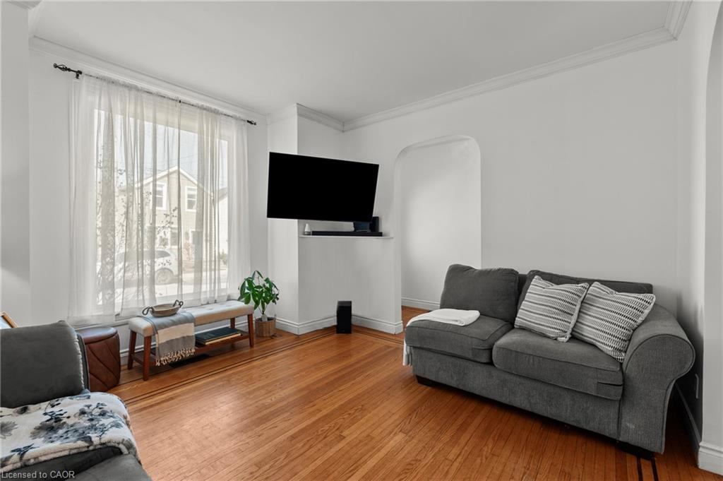 192 Wood Street E Property Photo 7