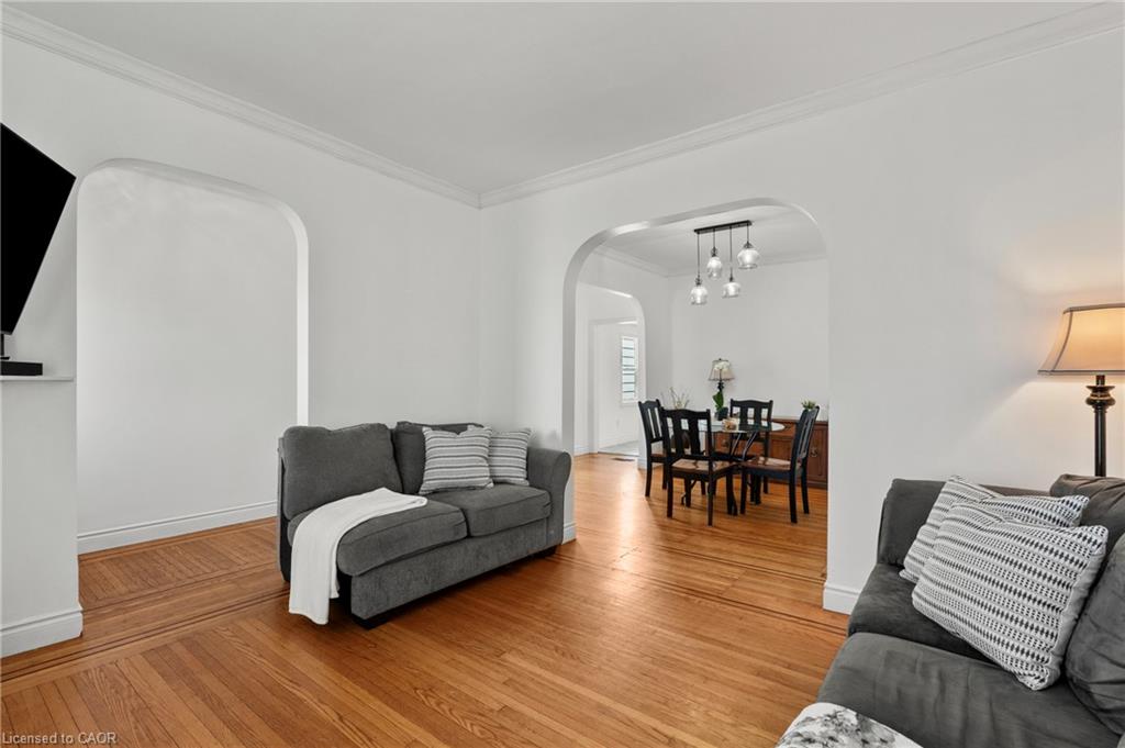 192 Wood Street E Property Photo 8