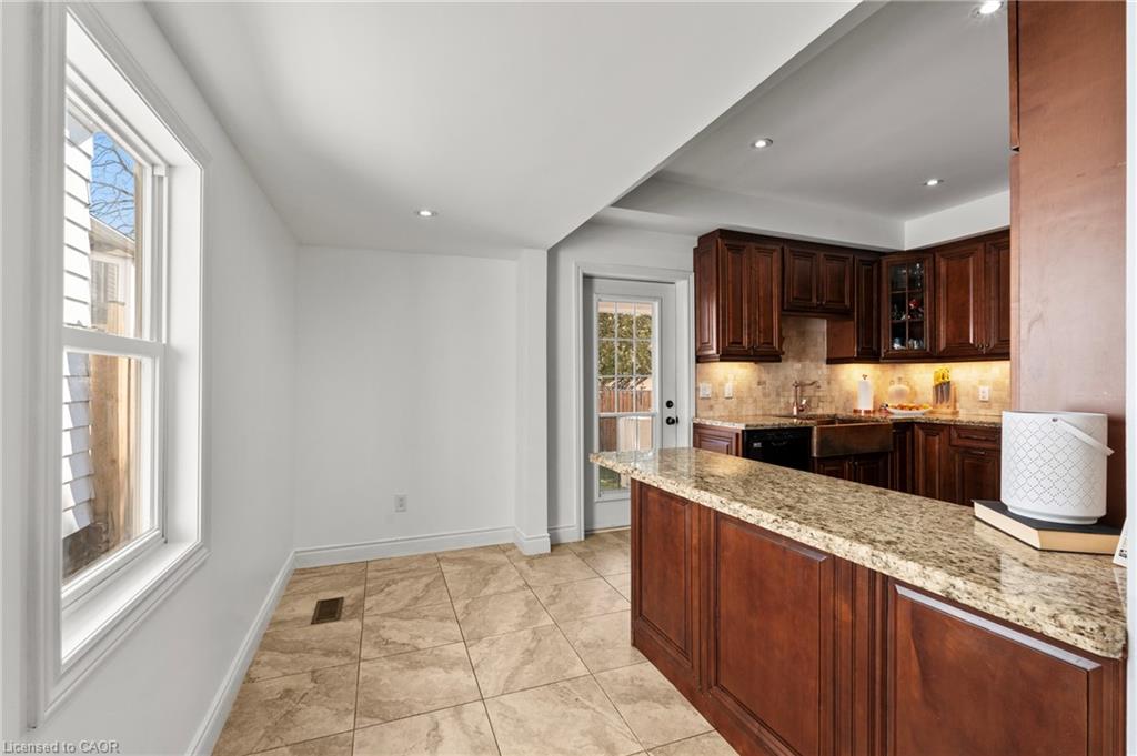 192 Wood Street E Property Photo 14