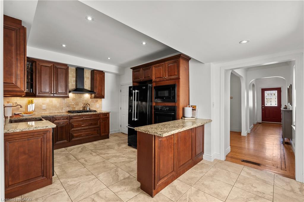 192 Wood Street E Property Photo 15