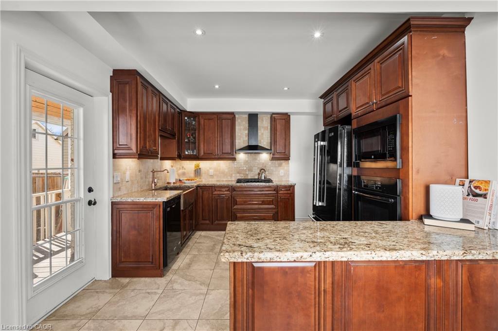 192 Wood Street E Property Photo 16