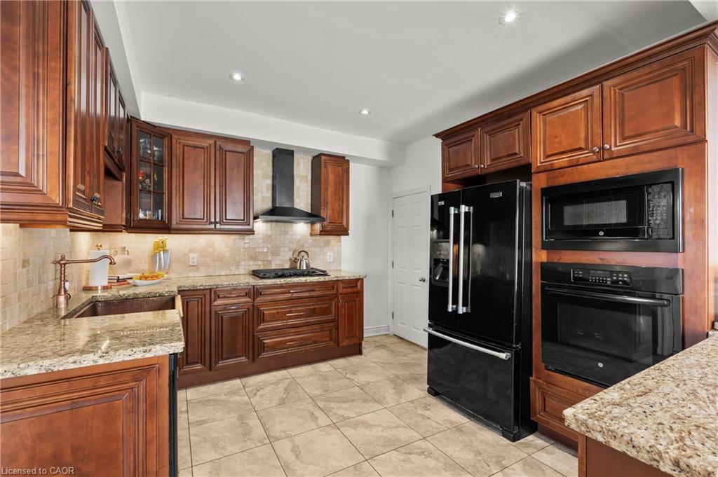 192 Wood Street E Property Photo 17