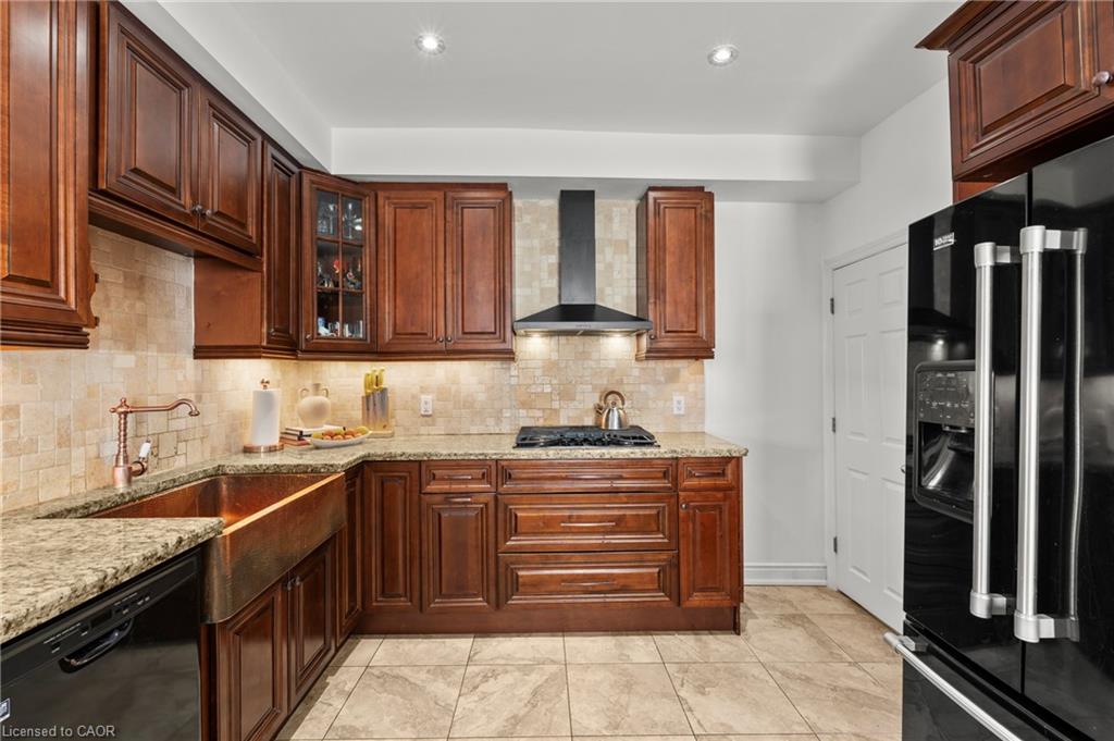 192 Wood Street E Property Photo 18