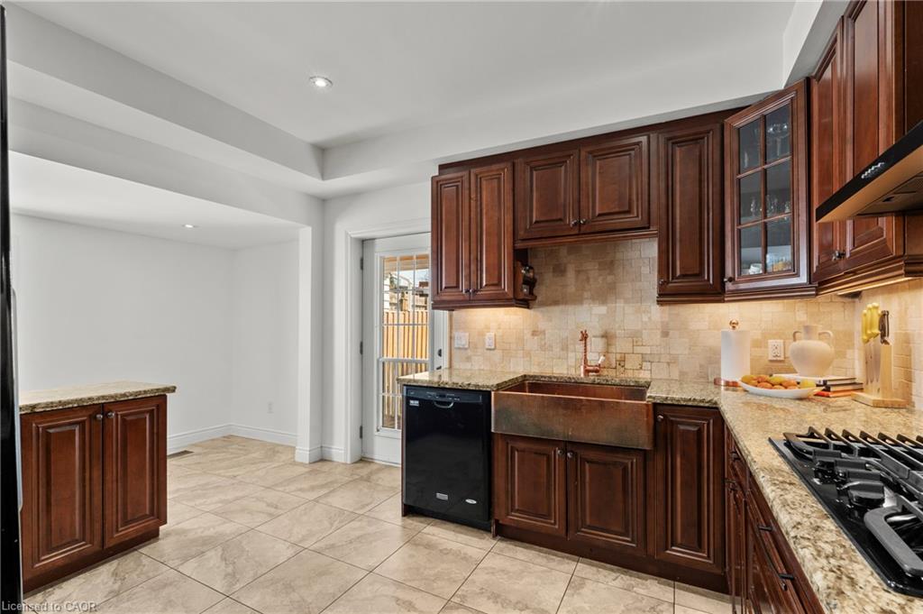 192 Wood Street E Property Photo 19