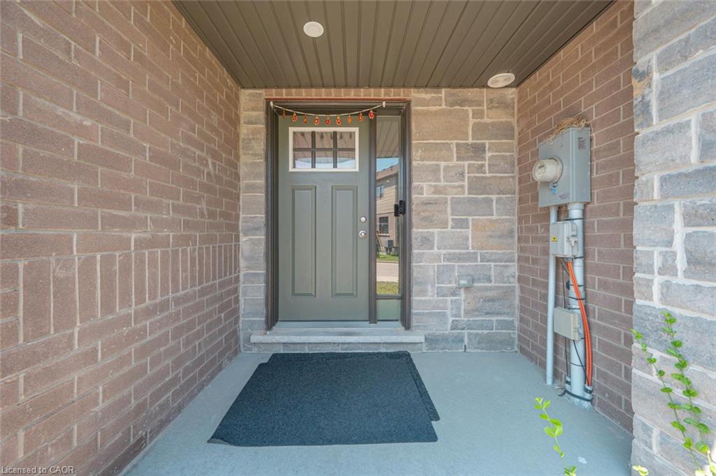 35-135 Hardcastle Drive Property Photo 3