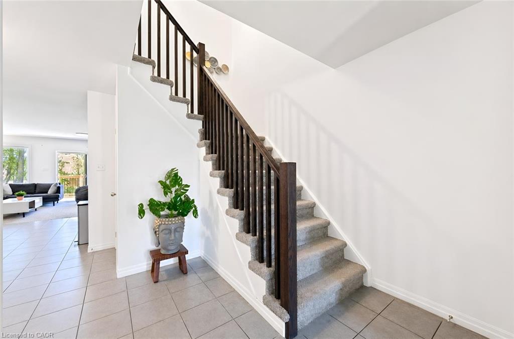 35-135 Hardcastle Drive Property Photo 5