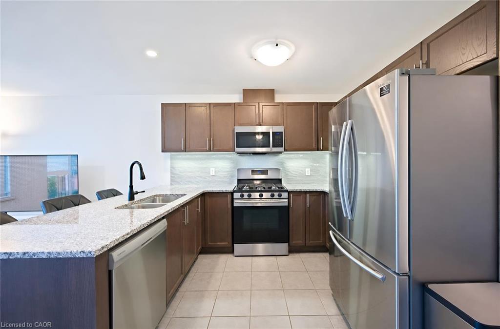 35-135 Hardcastle Drive Property Photo 12