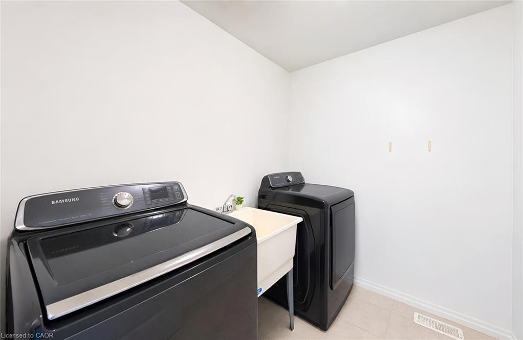 35-135 Hardcastle Drive Property Photo 33