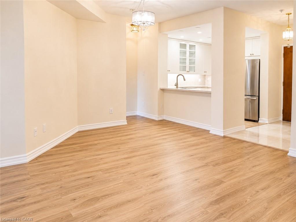 216-2511 Lakeshore Road W Property Photo 8