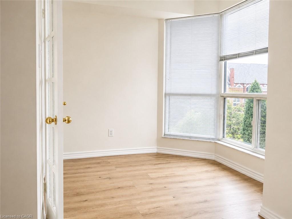 216-2511 Lakeshore Road W Property Photo 10