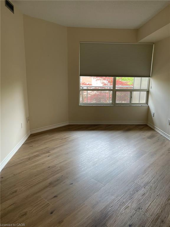 216-2511 Lakeshore Road W Property Photo 12