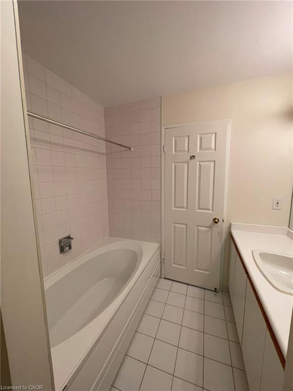 216-2511 Lakeshore Road W Property Photo 13