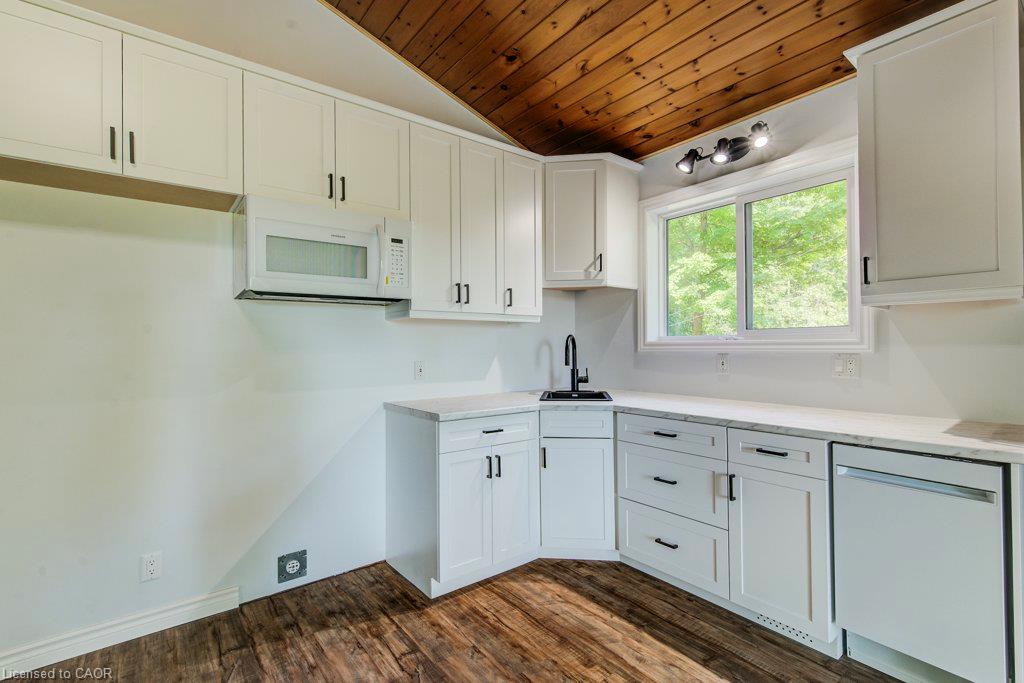 42064 Amberley Road Property Photo 8