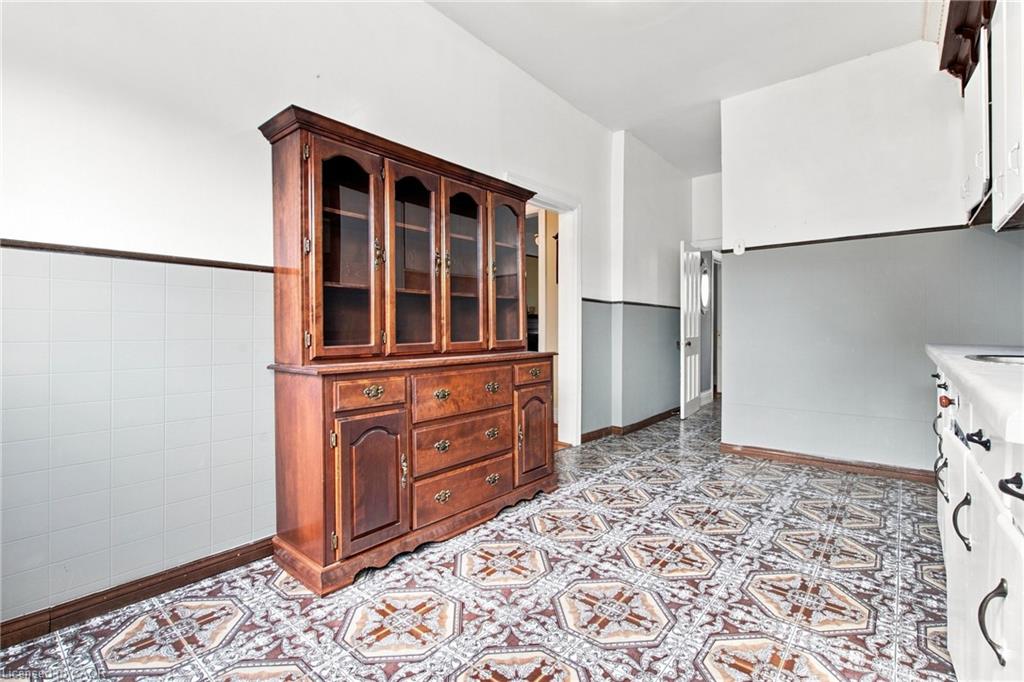 128 Hess Street N Property Photo 12