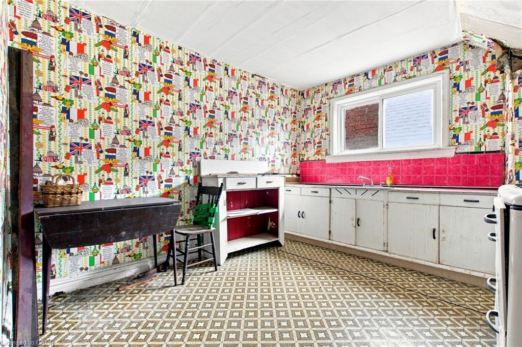 128 Hess Street N Property Photo 26