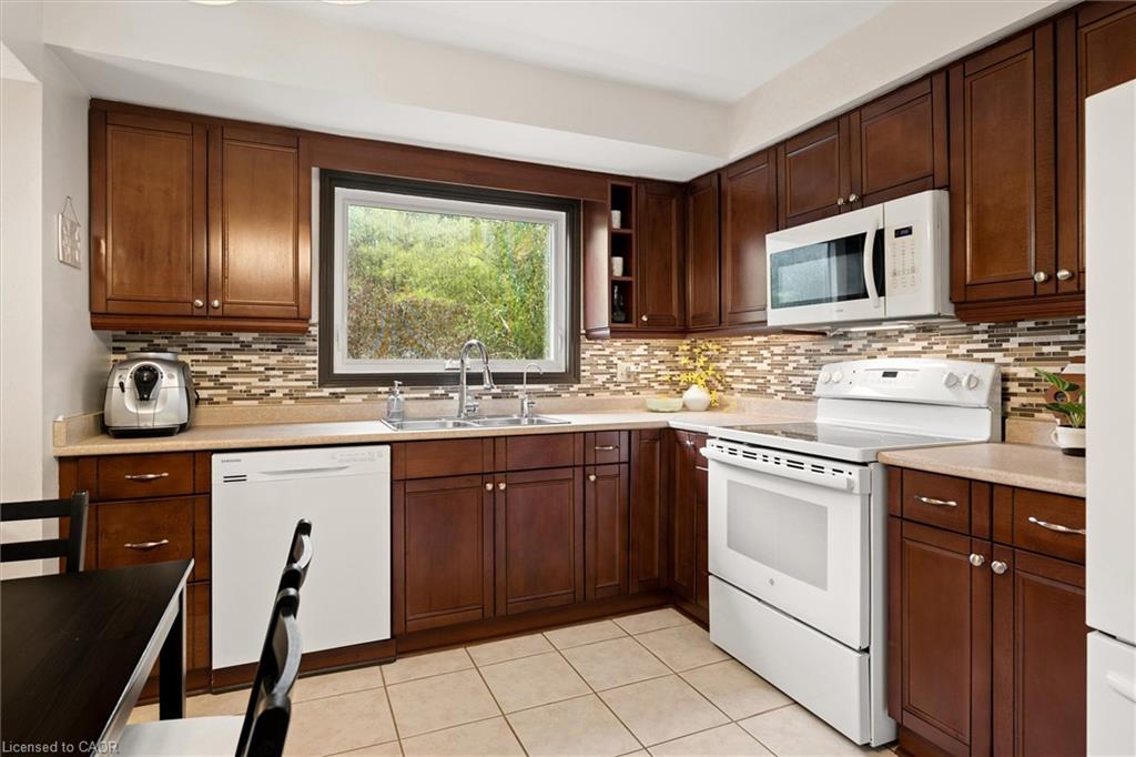 8 Perin Place Property Photo 10