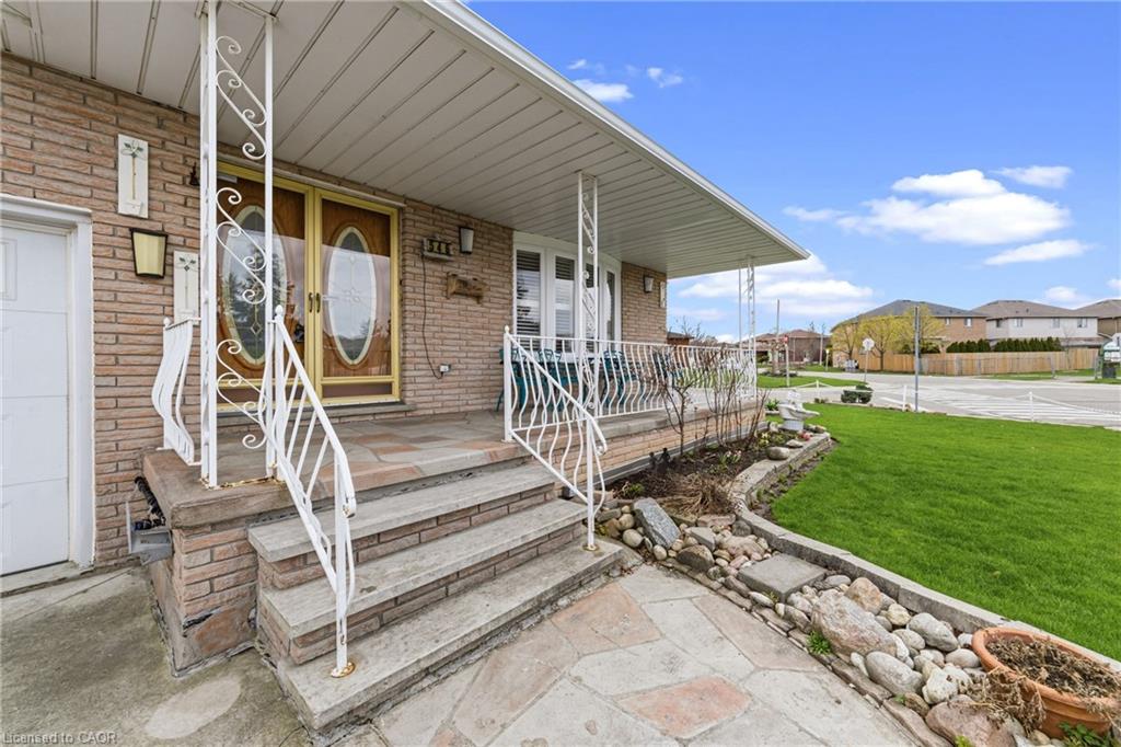 546 Dicenzo Drive Property Photo 3