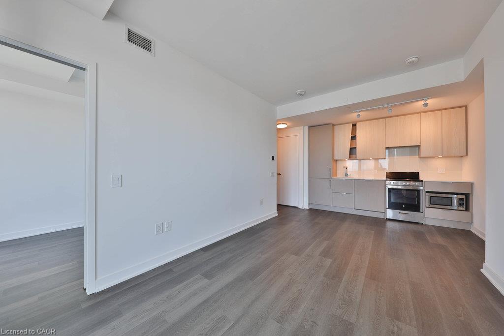 4001-3900 Confederation Parkway Property Photo 18