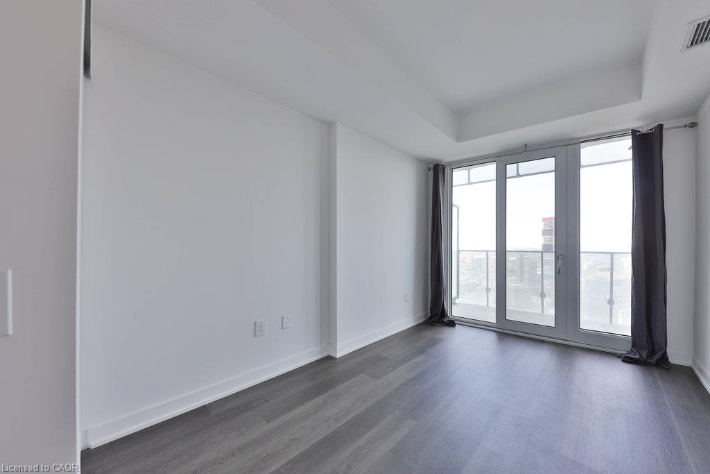 4001-3900 Confederation Parkway Property Photo 23