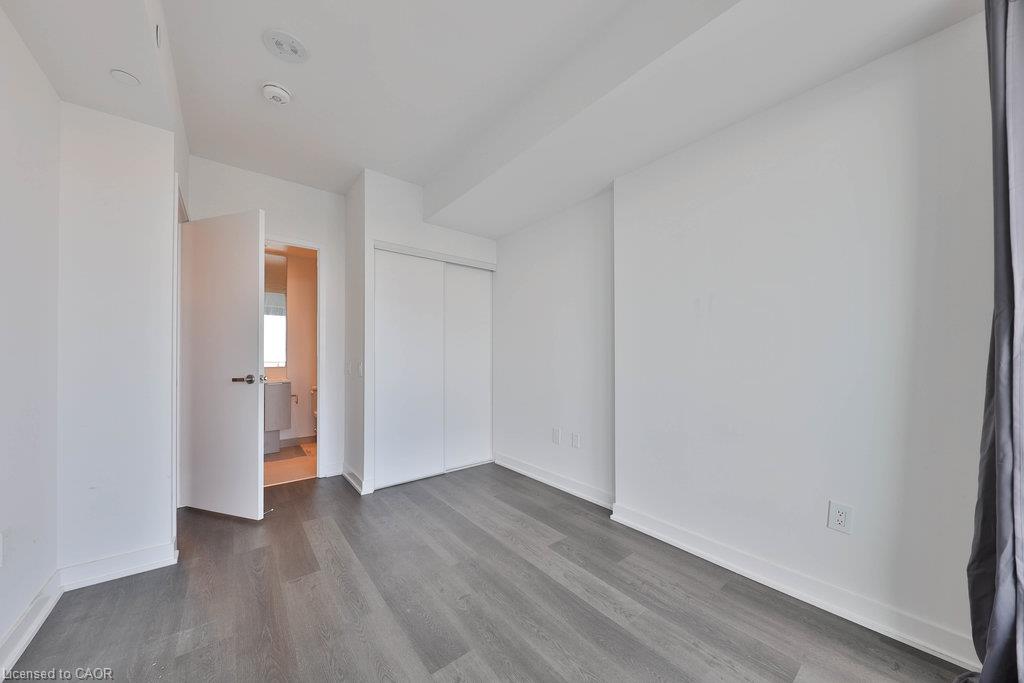 4001-3900 Confederation Parkway Property Photo 25