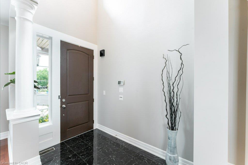85 Aird Court Property Photo 2