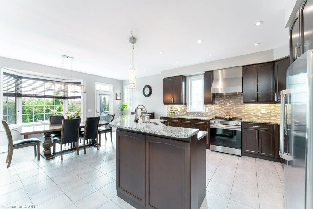 85 Aird Court Property Photo 6